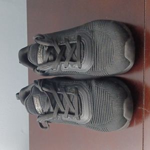 Women's size 7 Skecher Bob's shoes excellent condition